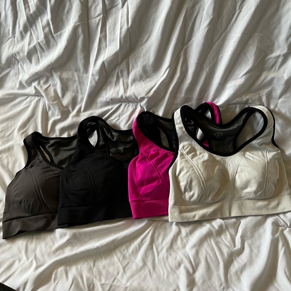 Sports bra lot